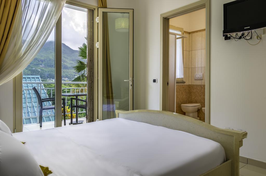 Zimmer mit Queensize-Bett und Meerblick